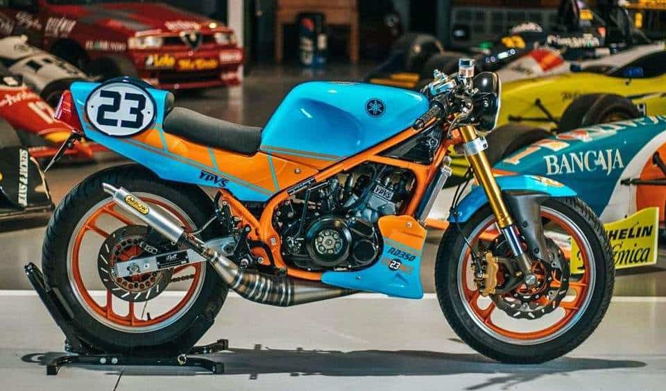 une moto yamaha rd 350